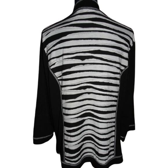 Zenergy by Chico's Shred Stripes Athleisure Jacket in B&W EUC Size 2 - Picture 3 of 5
